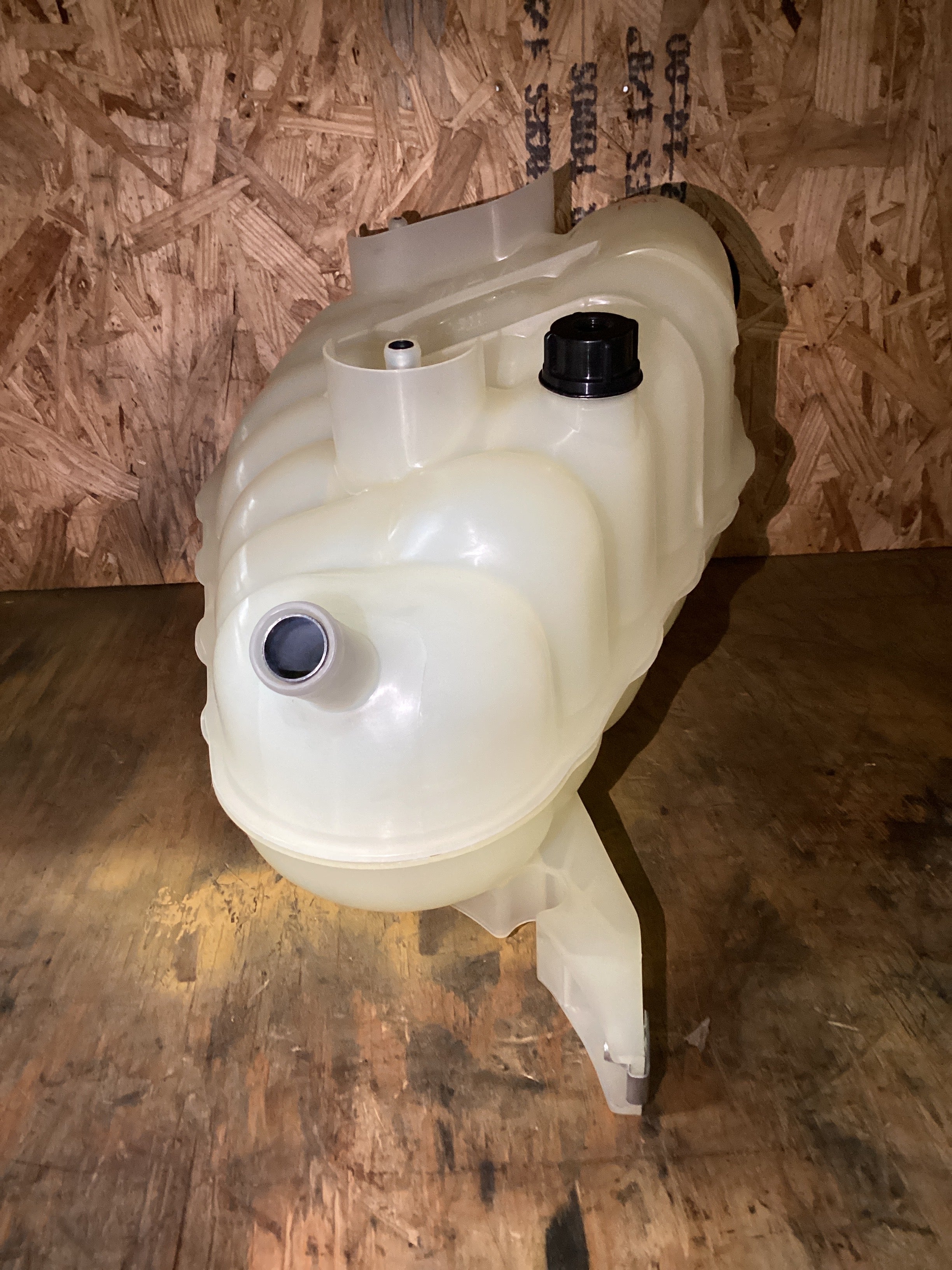 NEW | COOLANT RESERVOIR TANK INTERNATIONAL PROSTAR | SKU1,390