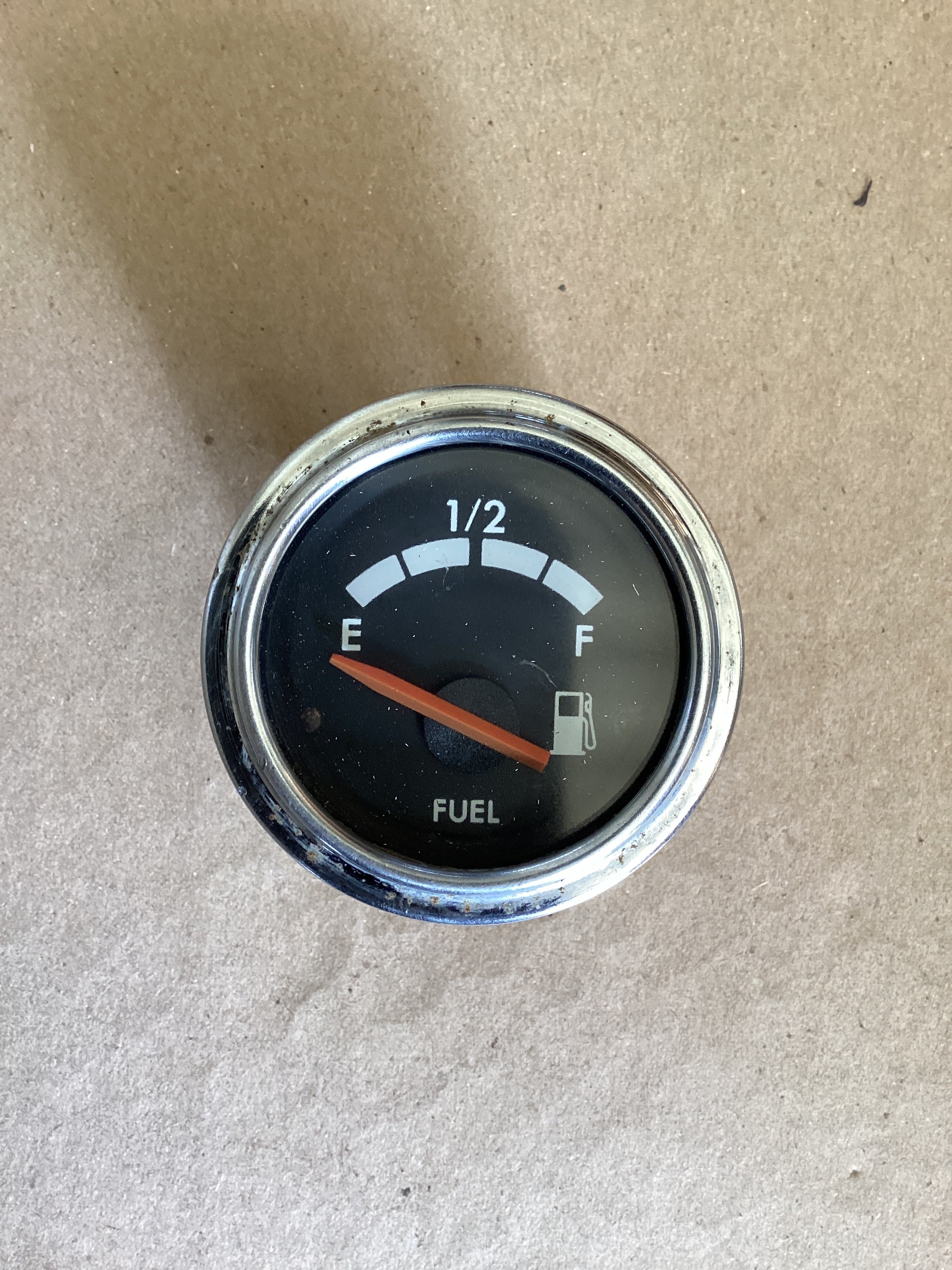 USED | DASHBOARD PANEL FUEL LEVEL GAUGE FREIGHTLINER | SKU1,556