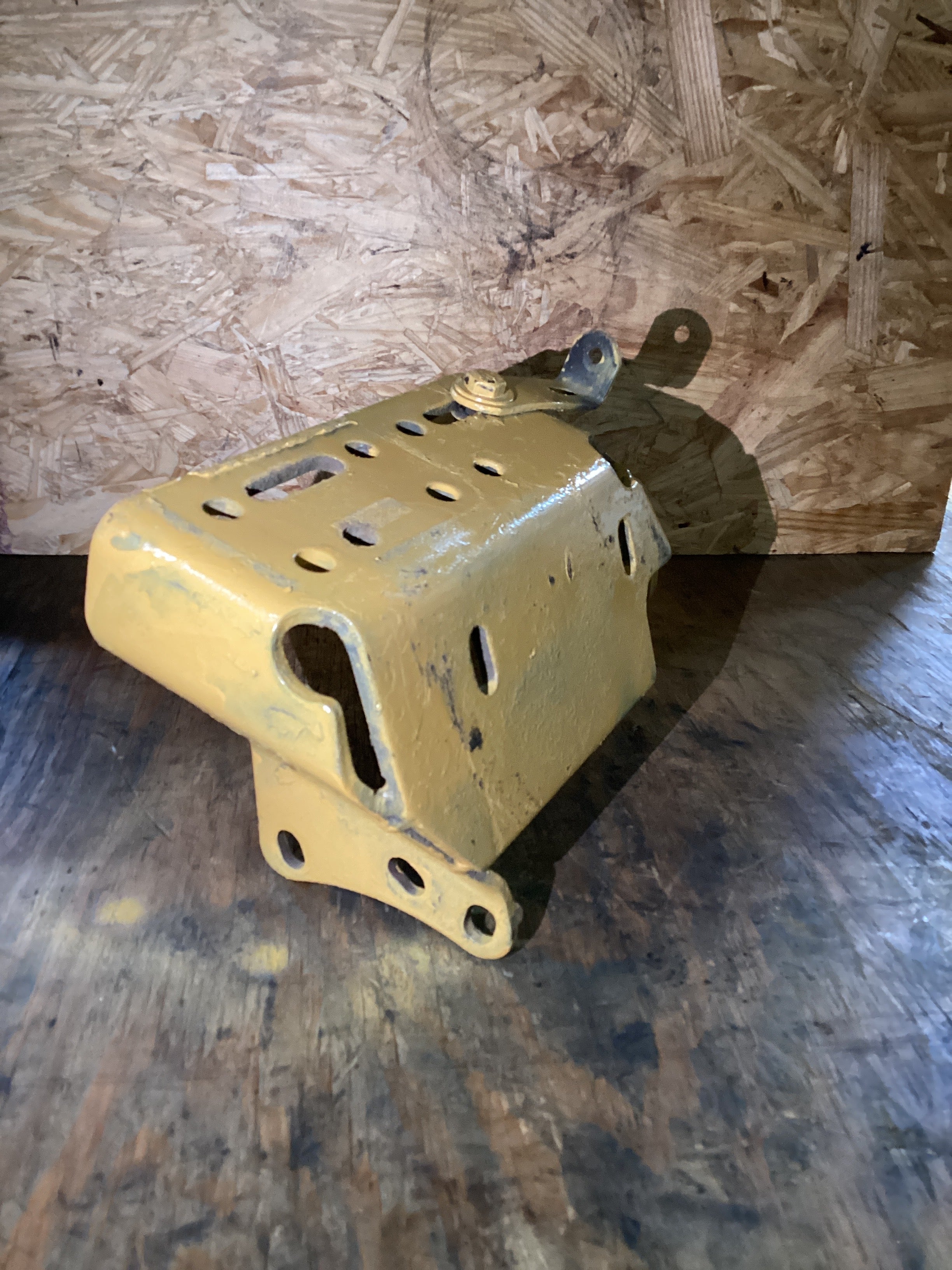 USED | ENGINE ALTERNATOR MOUNTING BRACKET CAT C15 | SKU1,384