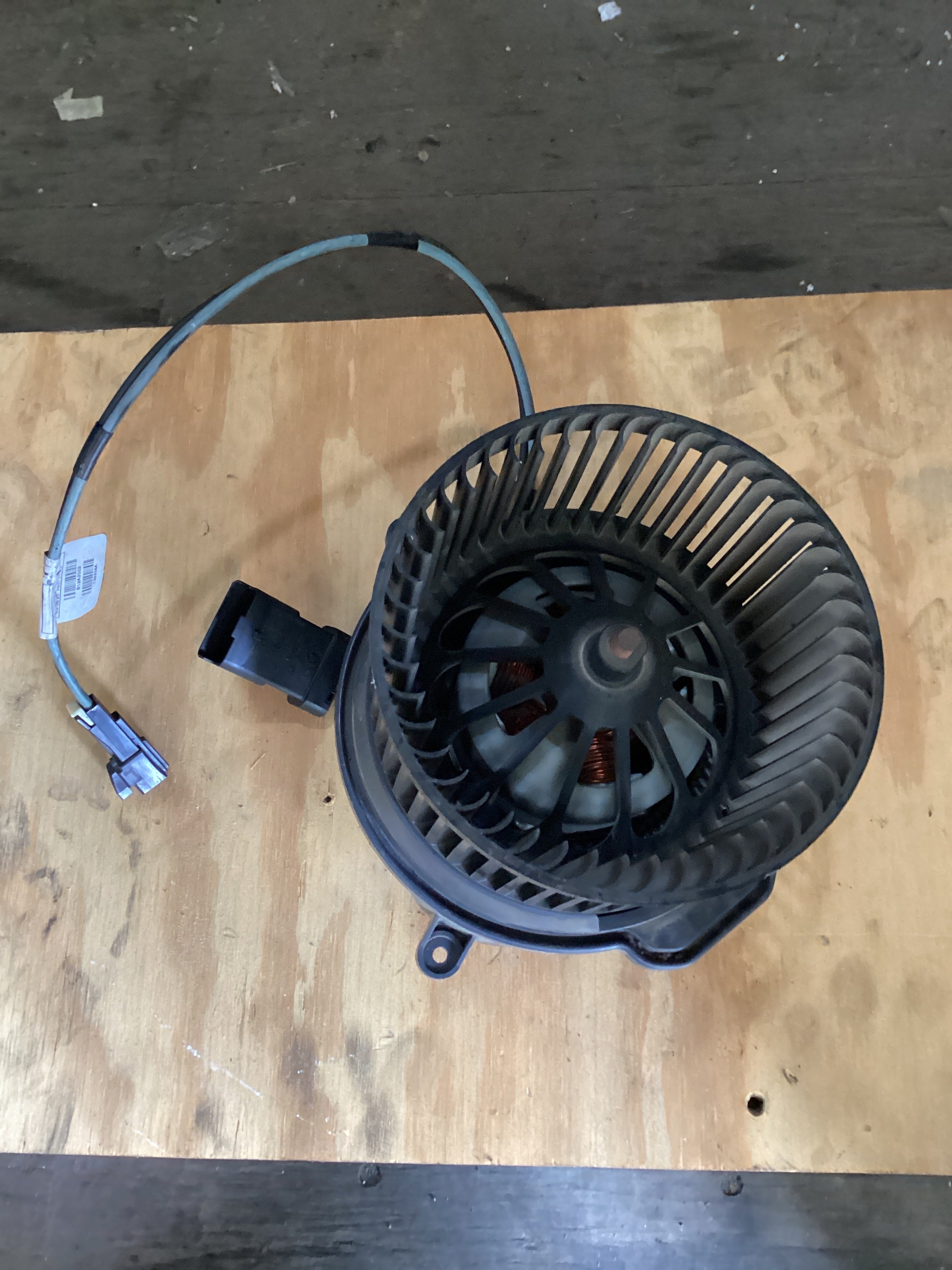 USED / A/C BLOWER MOTOR FREIGHTLINER CASCADIA | SKU1,471
