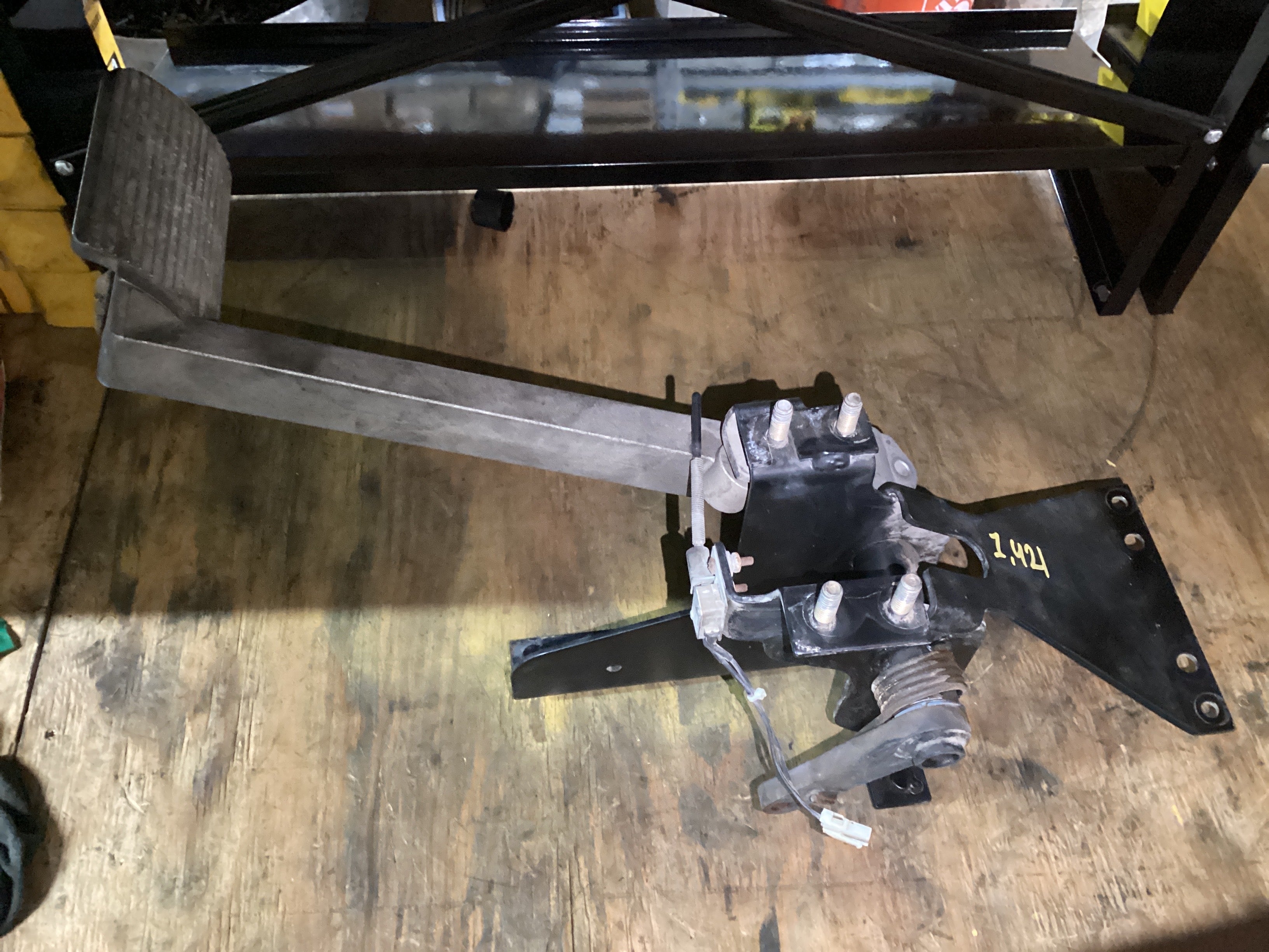 USED | CLUTCH PEDAL ASSEMBLY INTERNATIONAL NAVISTAR | SKU1,421