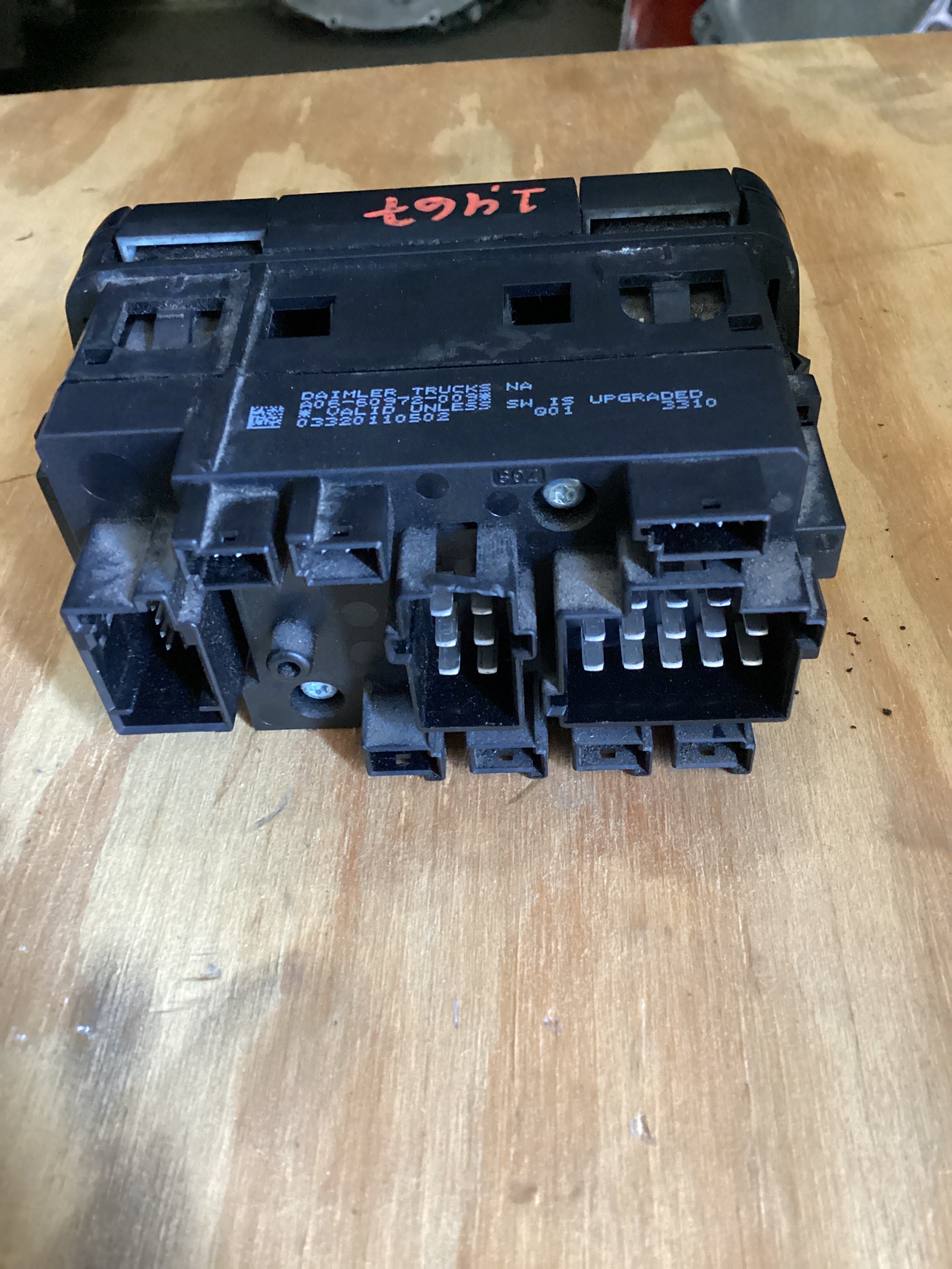 USED | DASH PANEL HAZARD SWITCH FREIGHTLINER CASCADIA | SKU1,467