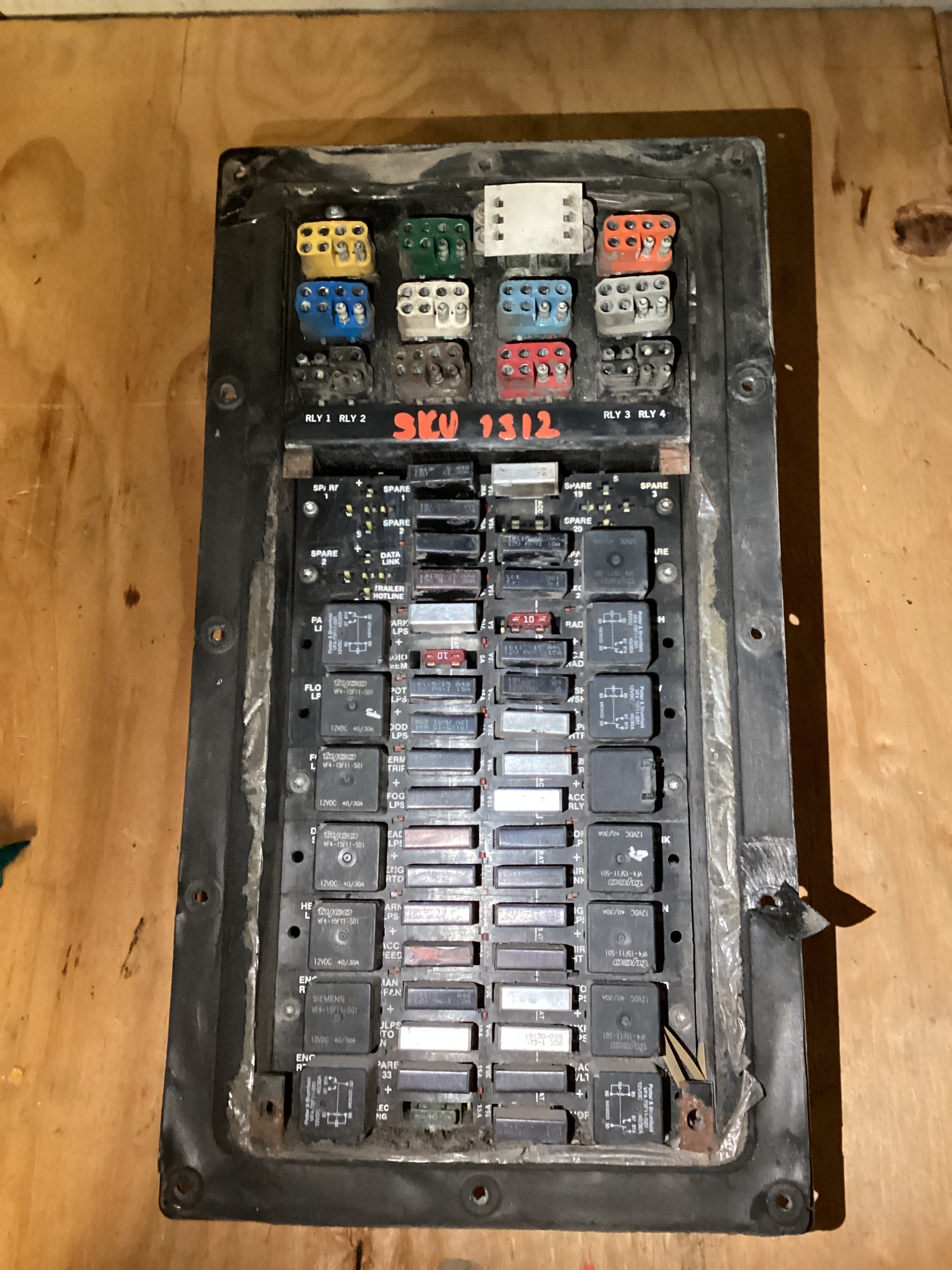 USED | FUSE PANEL BOX ASSEMBLY KENWORTH T600 | SKU1,312