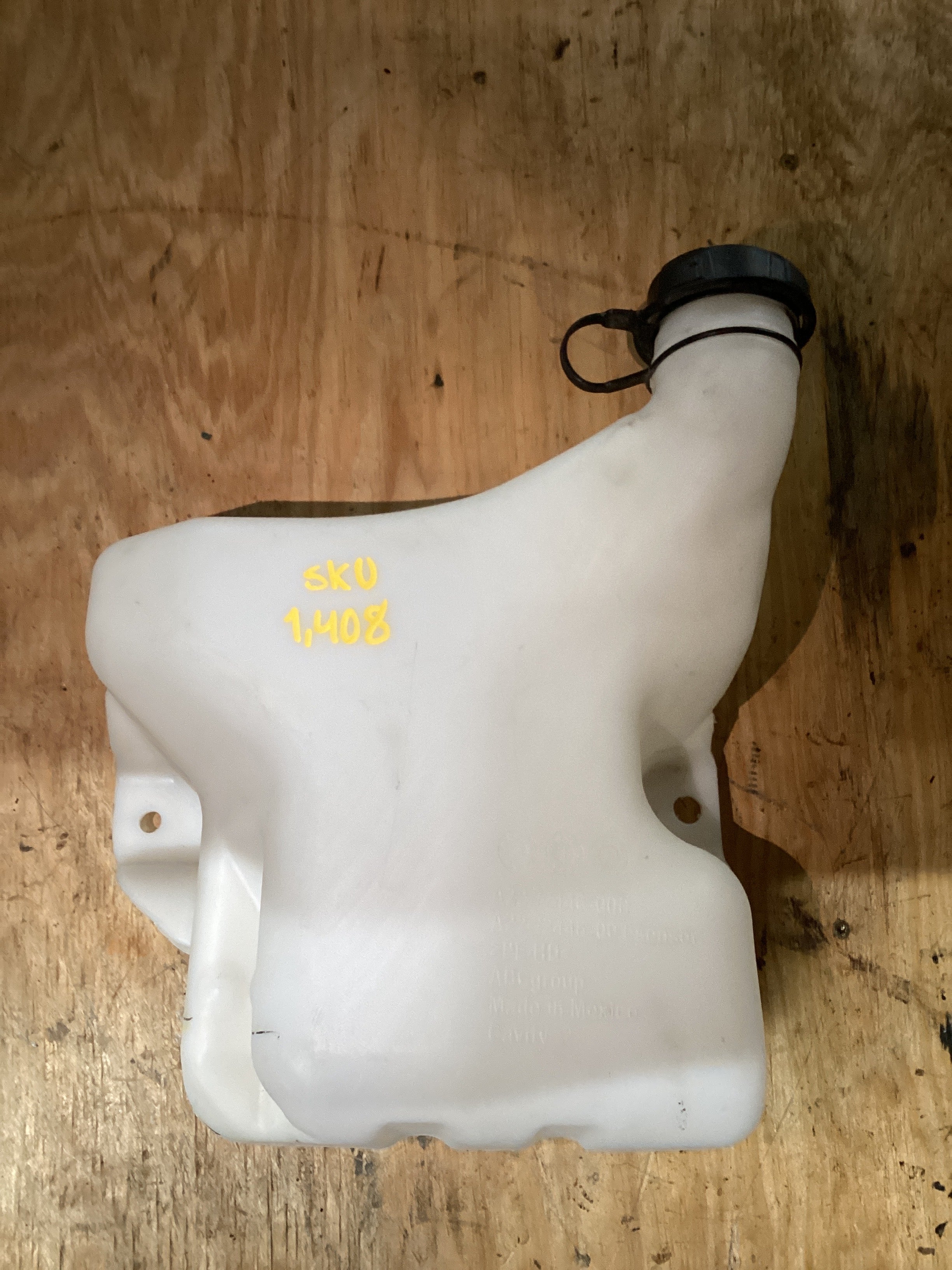 USED | WINDSHIELD WASHER RESERVOIR TANK FREIGHTLINER | SKU1,408