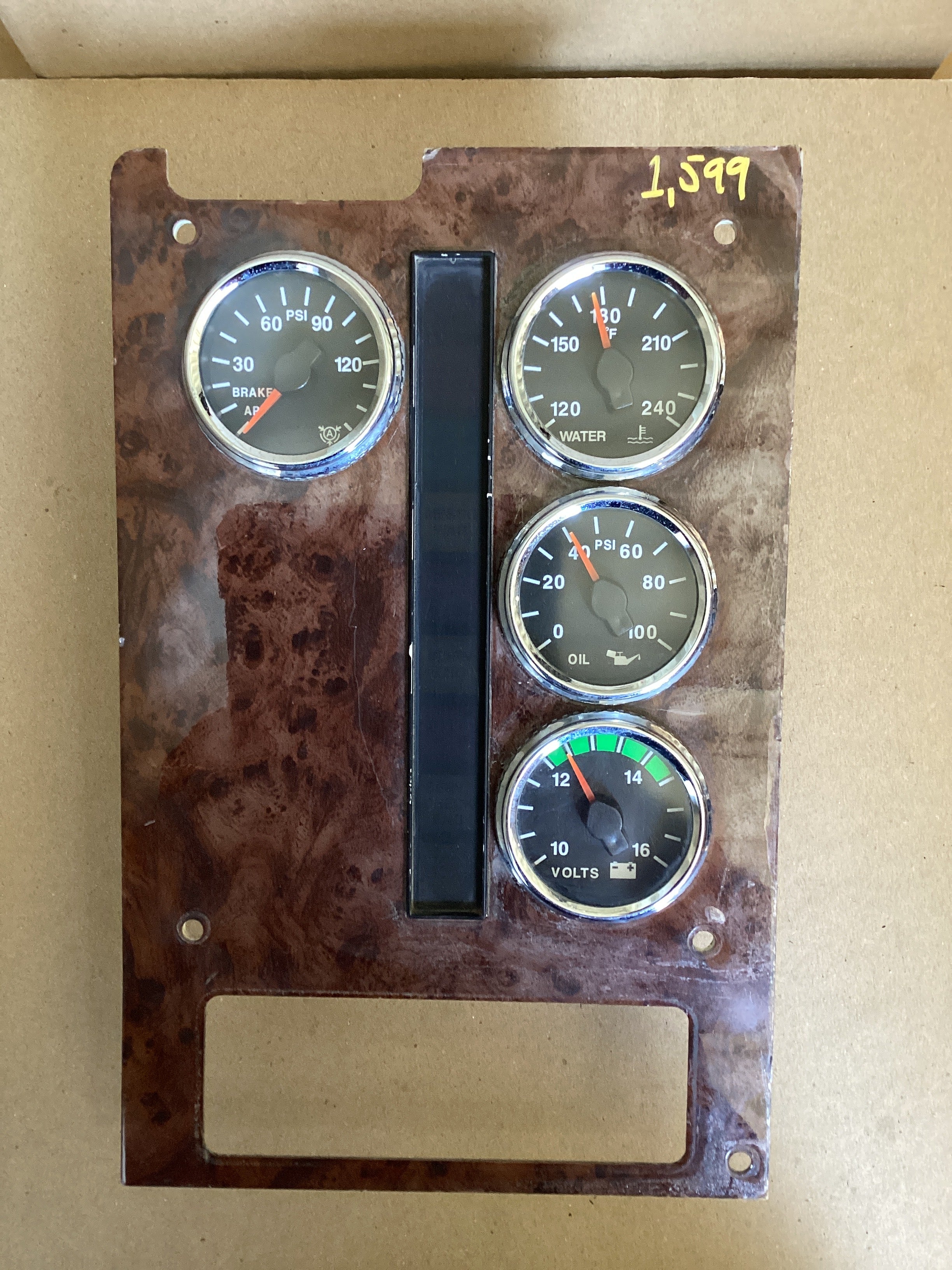 USED | DASHBOARD PANEL AIR PRESSURE APP BRAKE PSI / WATTER TEMPERATURE/ OIL PRESSURE PSI ANDVOLTS VOLTMETER GAUGE INTERNATIONAL | SKU1,599