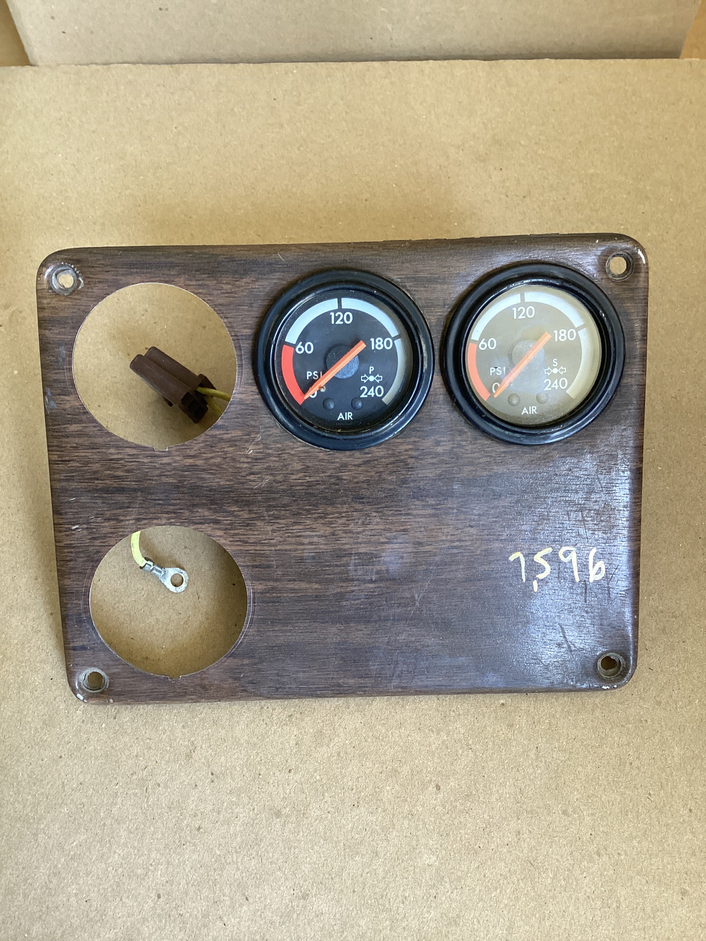 USED | DASHBOARD PANEL AIR PRESSURE PSI PRIMARY/ AIR PRESSURE PSI SECONDARY GAUGE FREIGHTLINER | SKU1,596