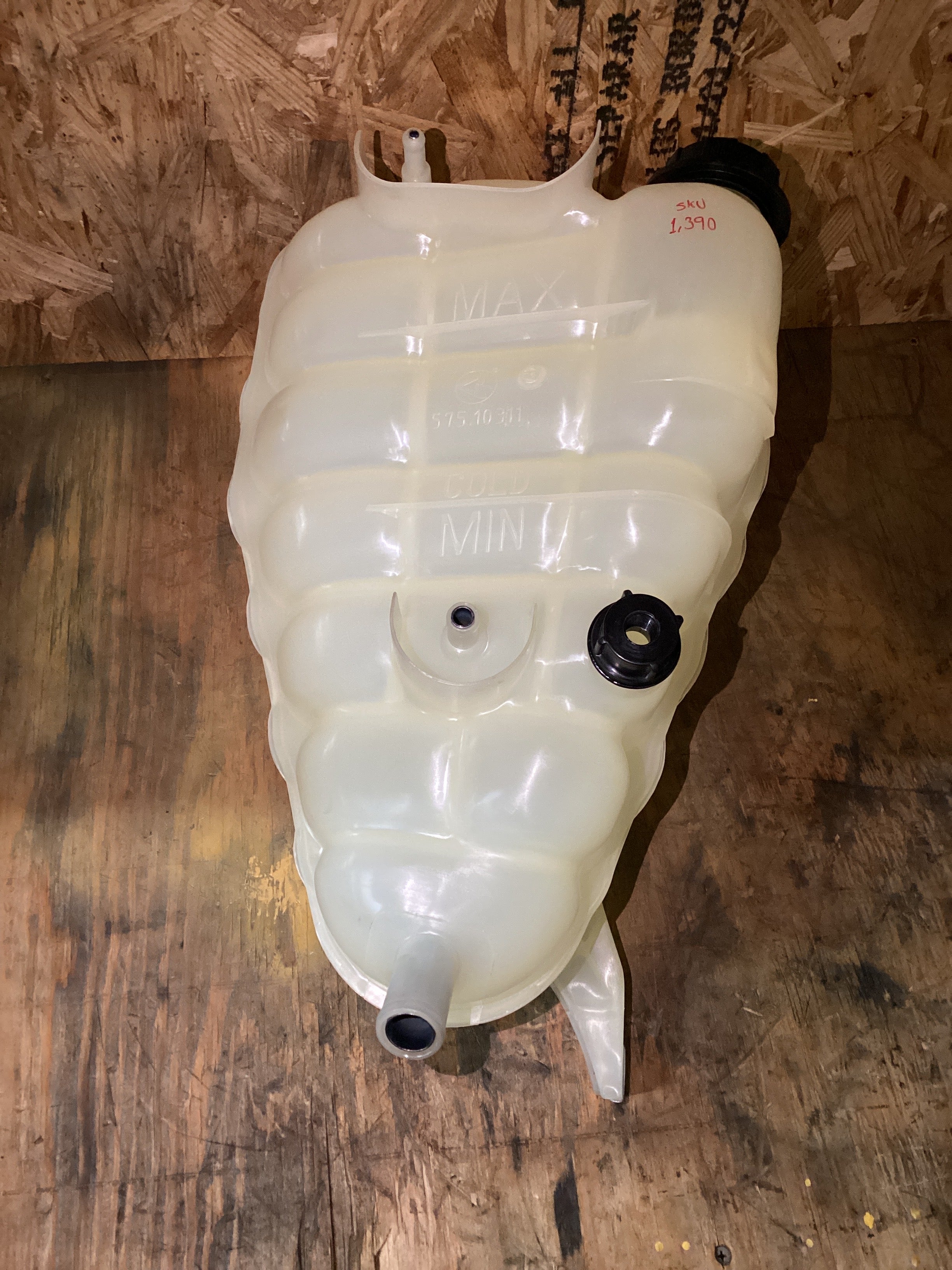NEW | COOLANT RESERVOIR TANK INTERNATIONAL PROSTAR | SKU1,390