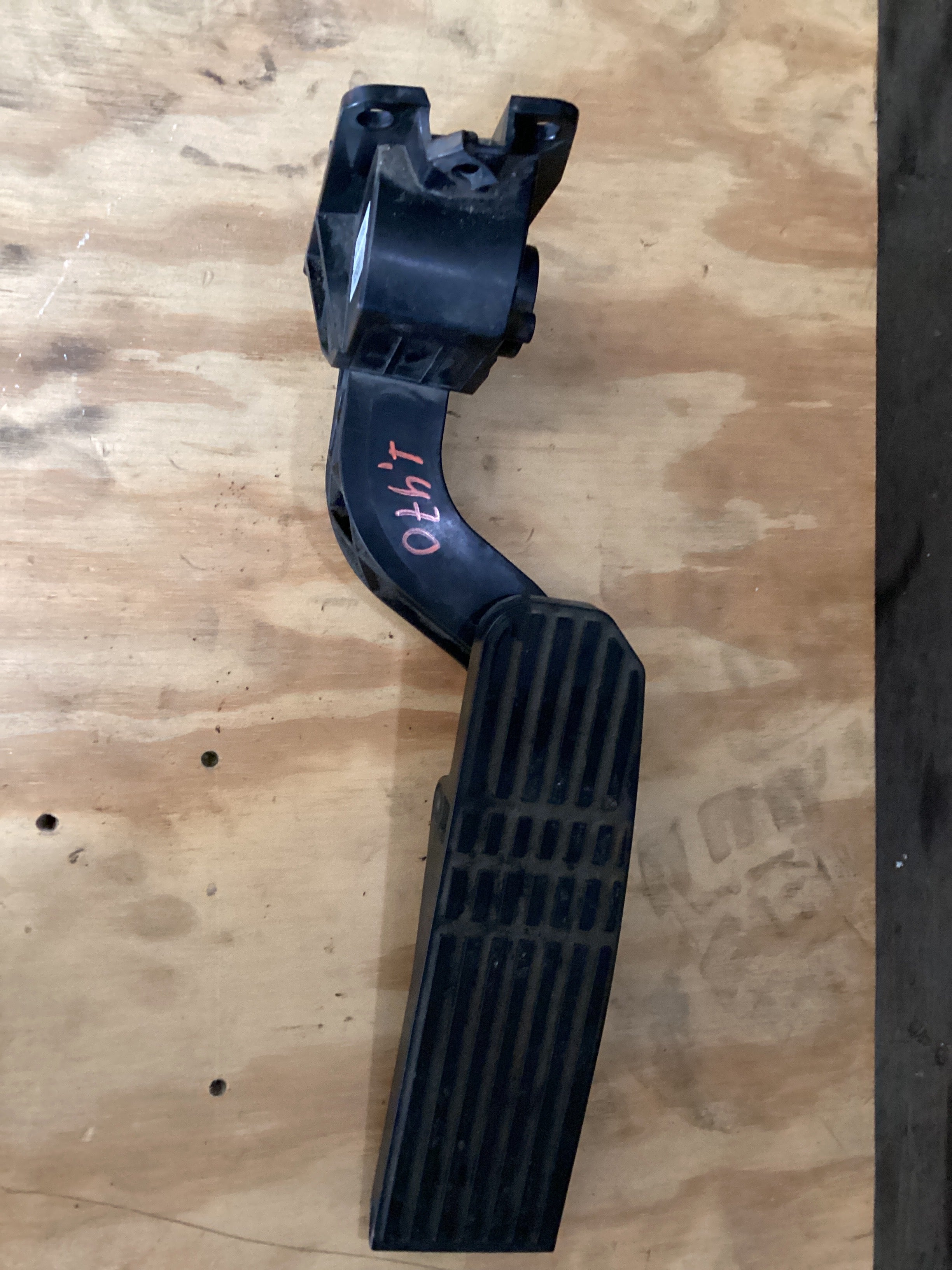 USED | ACCELERATOR PEDAL ASSEMBLY FREIGHTLINER CASCADIA | SKU1,470