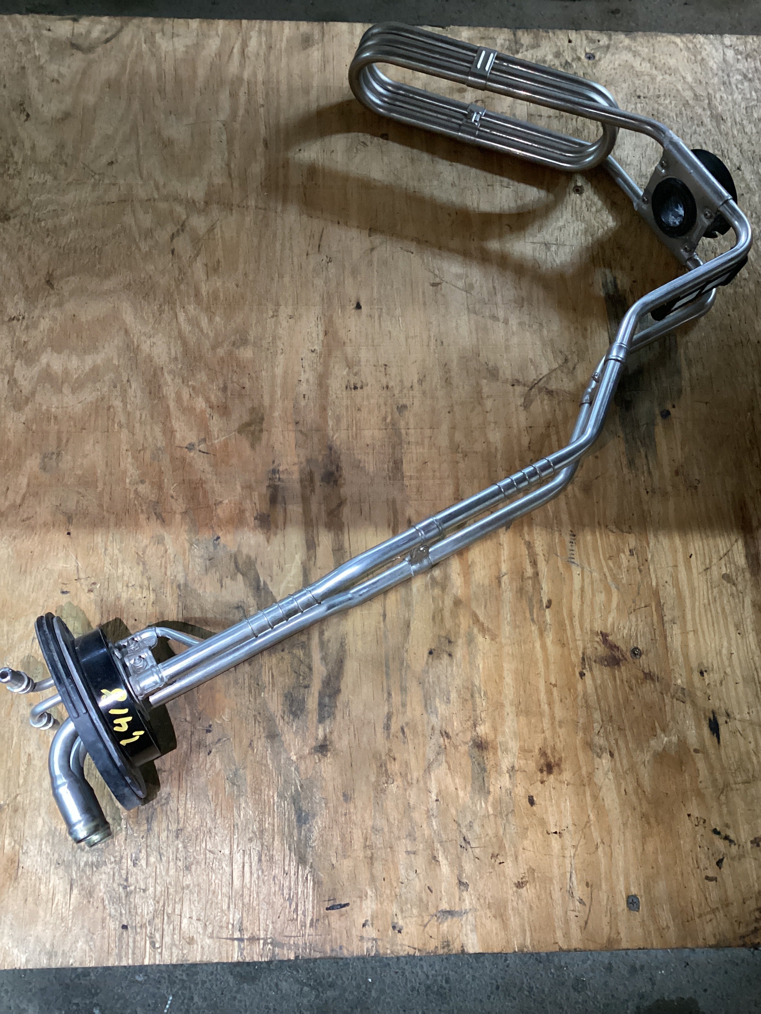 USED | DEF SENDING UNIT LEVEL SENSOR ASSEMBLY KENWORTH AND PETERBILT | SKU1,418