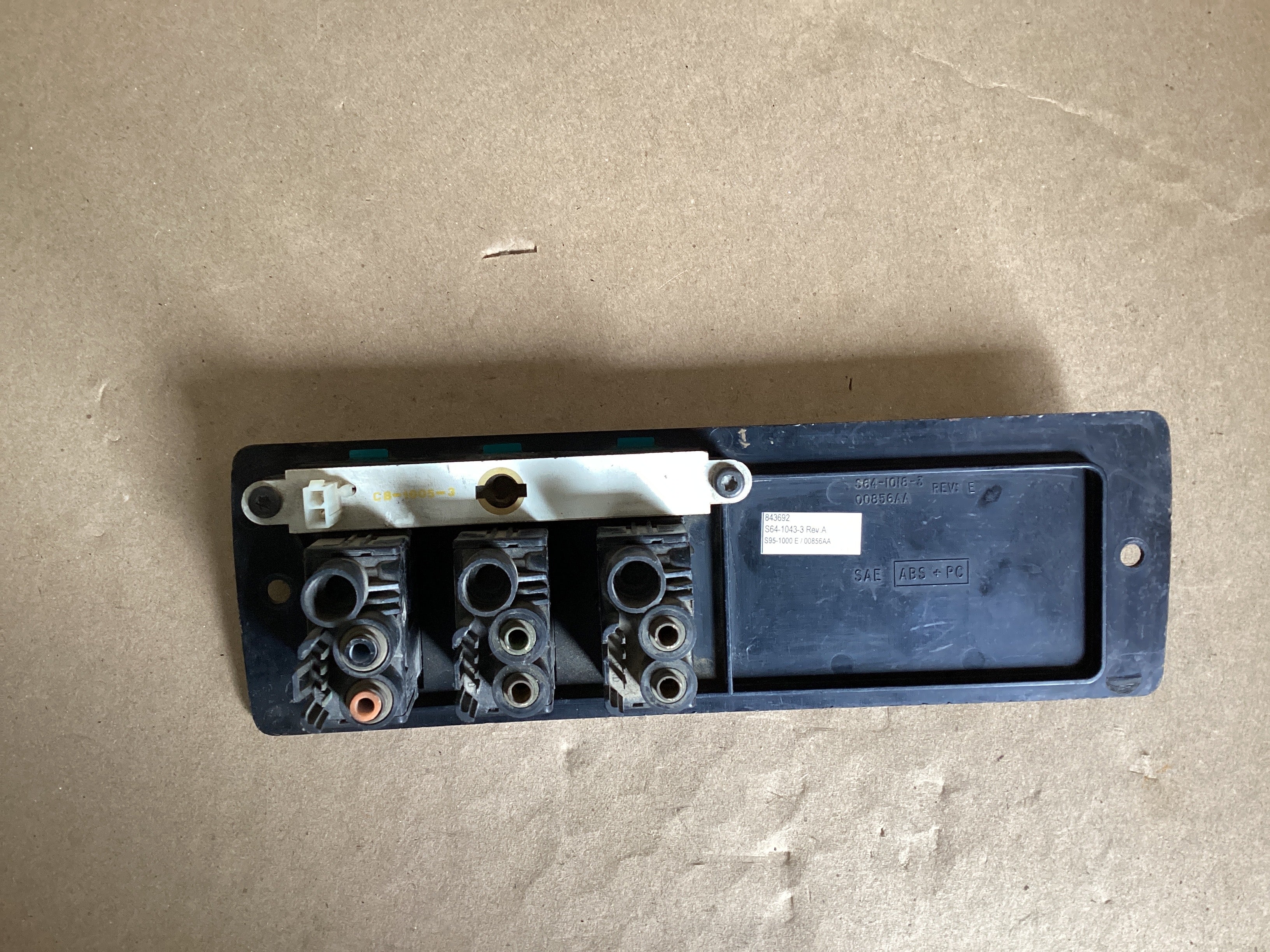 USED | DASHBOARD PANEL DEFLATE / LOCK AND UNLOCK SWITCH KENWORTH | SKU1,610