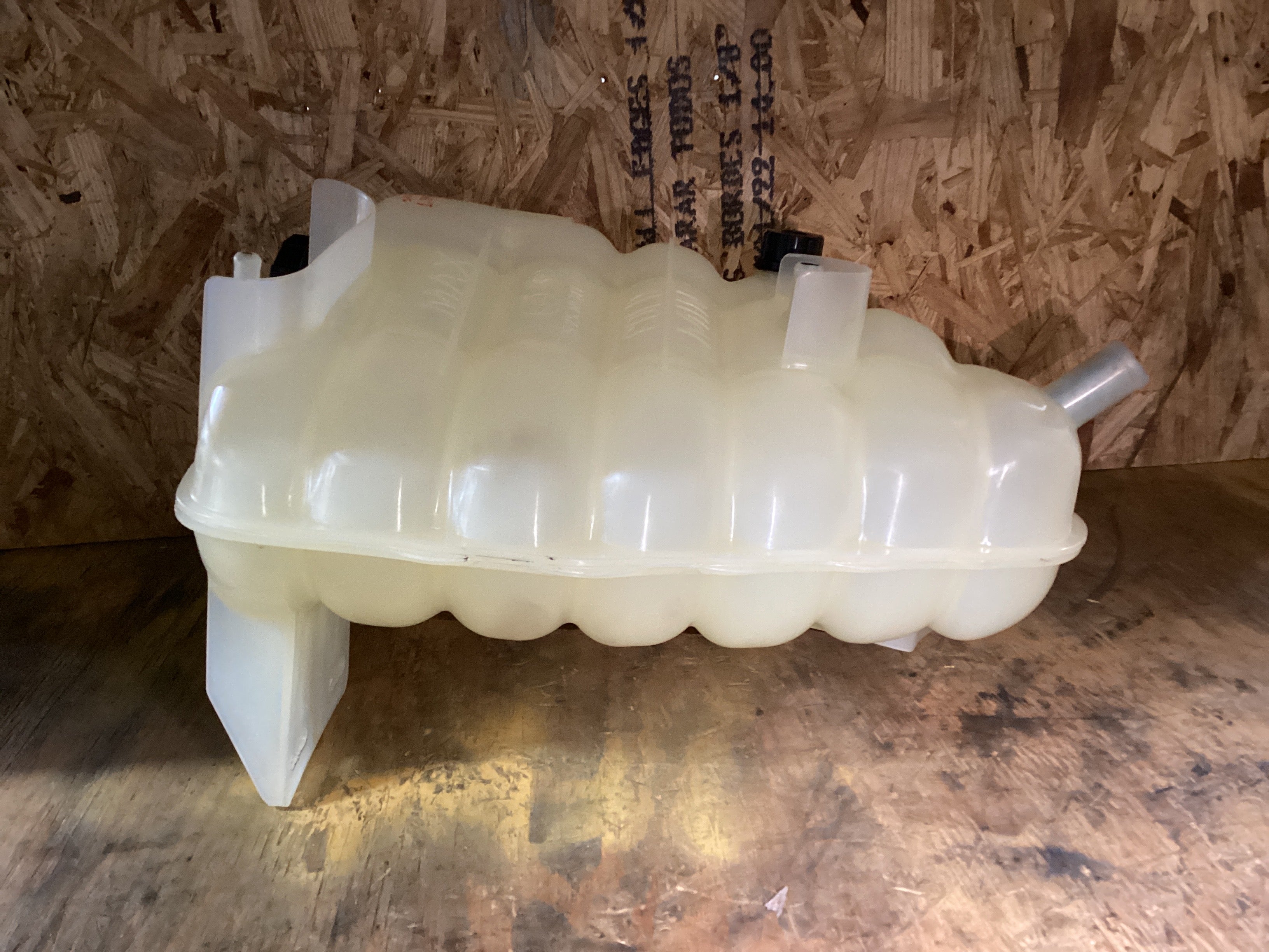NEW | COOLANT RESERVOIR TANK INTERNATIONAL PROSTAR | SKU1,390