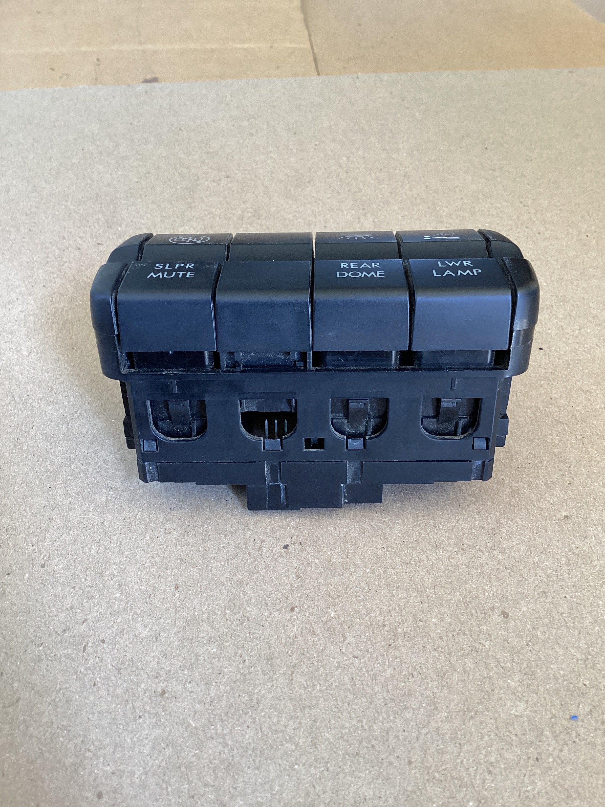 USED | DASHBOARD P3 SECONDARY ROCKER SWITCH PANEL FREIGHTLINER | SKU1,515
