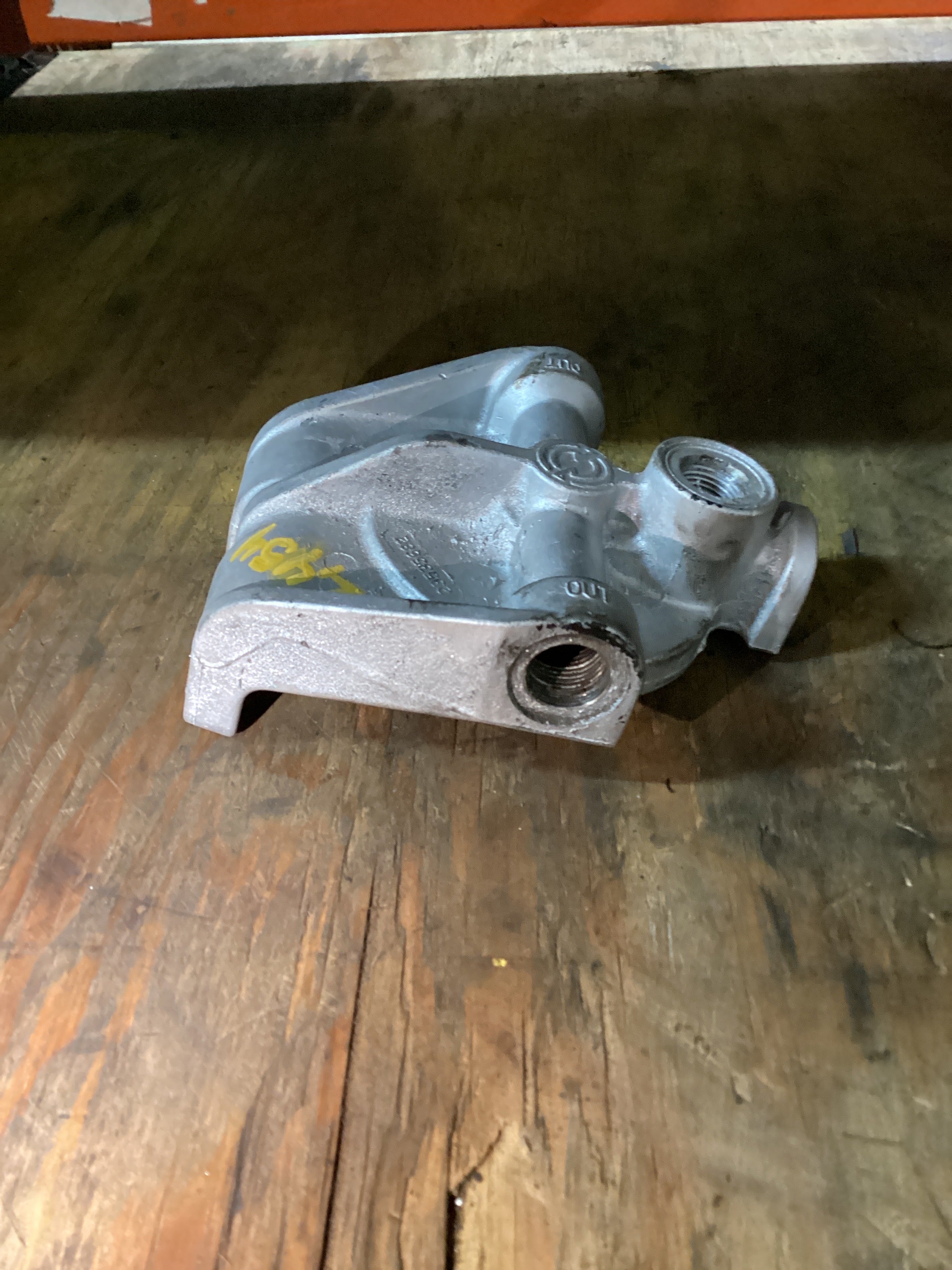 USED | ENGINE FUEL WATER SEPARATOR FILTER BASE DETROIT 14 L | SKU1,454