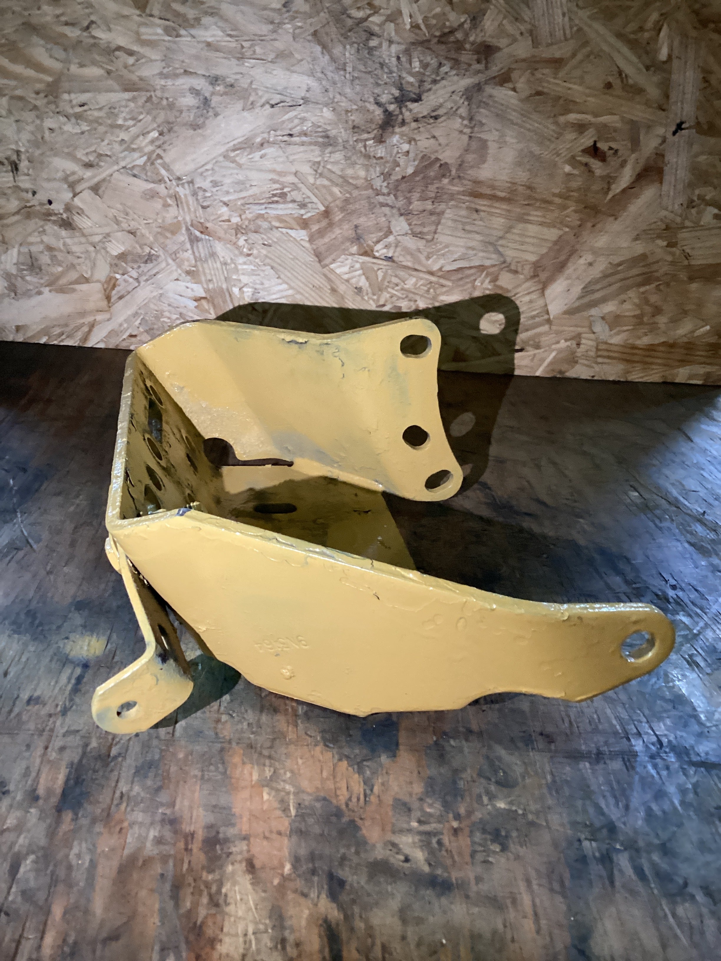 USED | ENGINE ALTERNATOR MOUNTING BRACKET CAT C15 | SKU1,384