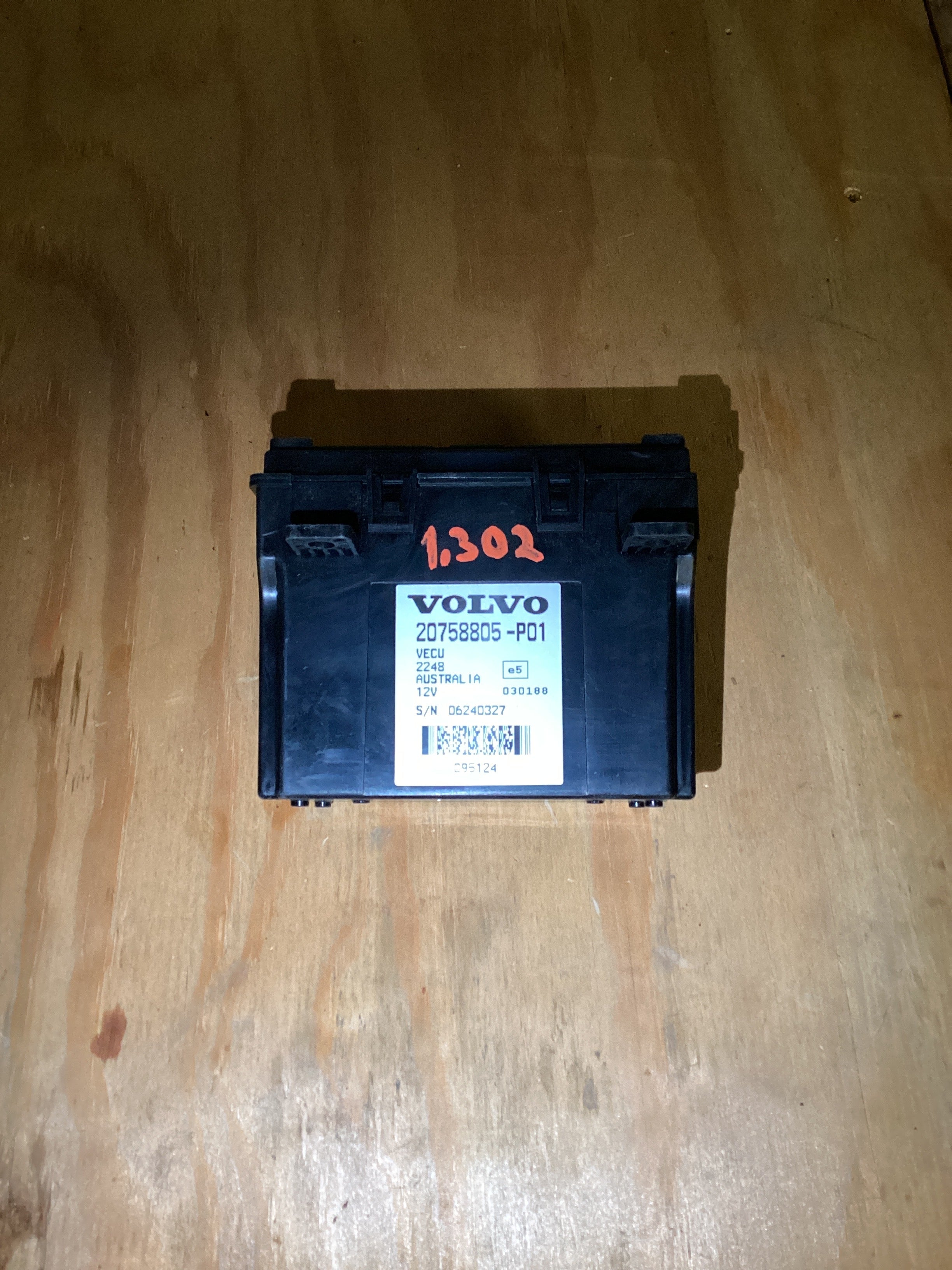 USED | CAB CONTROL MODULE VECU VOLVO VNL| SKU1,302