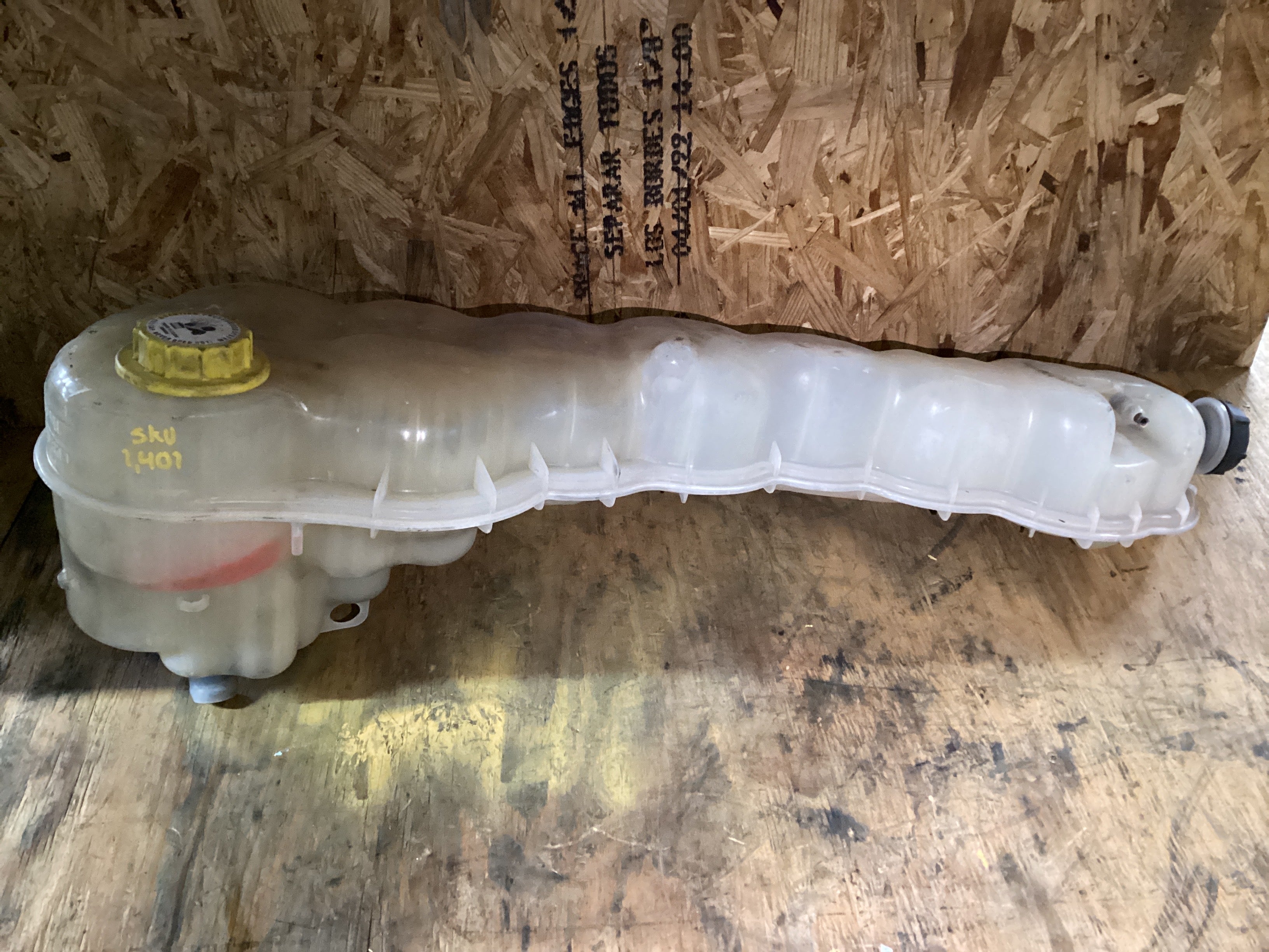USED | COOLANT RESERVOIR TANK CASCADIA NEW 2020 UP | SKU1,401