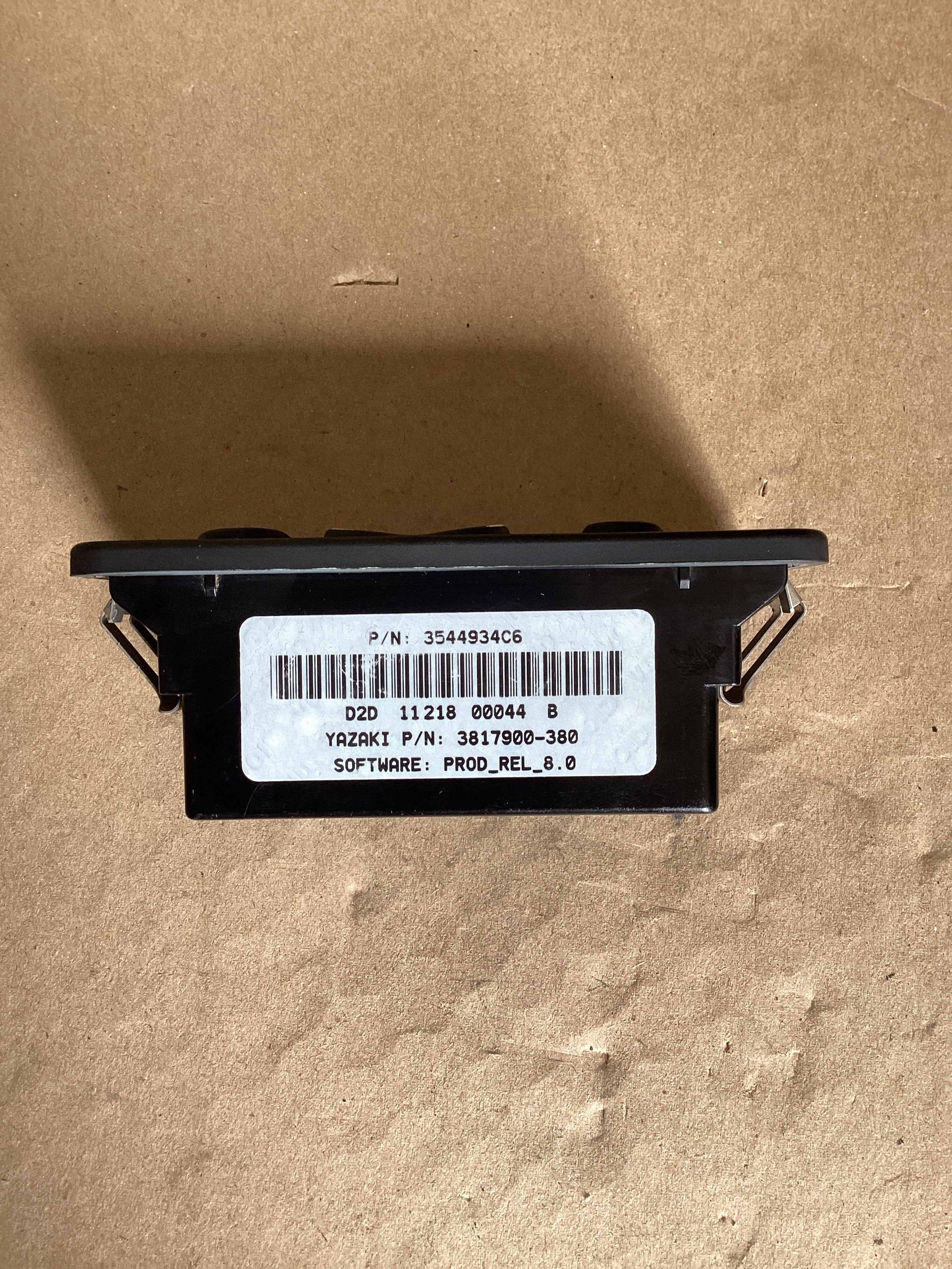 USED | DOOR PANEL WINDOW UPPER AND LOWER AND WINDOW LOCK / DOOR LOCK AND UNLOCK SWITCH INTERNATIONAL | SKU1,611