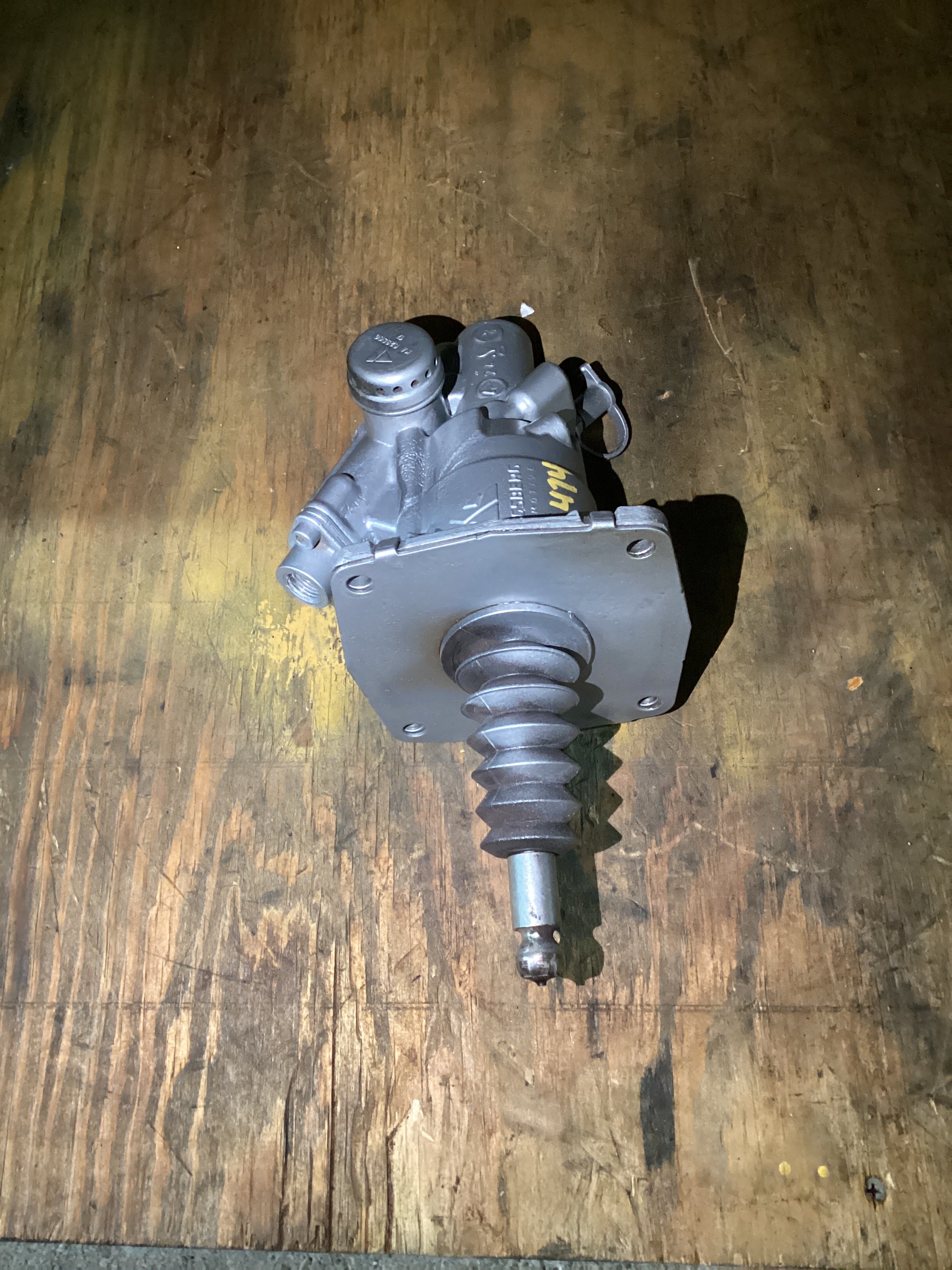 USED | CLUTCH PEDAL SLAVE CYLINDER PUMP PACCAR | SKU1,414